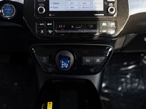 Used 2022 Toyota Prius XLE image 19