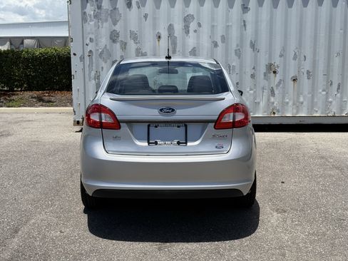 Used 2013 Ford Fiesta SE w/ Super Fuel Economy Pkg FWD image 5