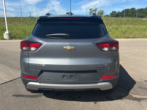 Used 2021 Chevrolet TrailBlazer LT w/ Premium Seating Package FWD image 4