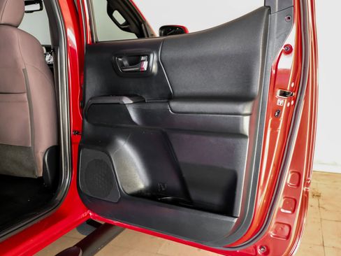 Used 2016 Toyota Tacoma TRD Sport w/ Towing Package image 47