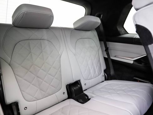 Used 2026 BMW X7 xDrive40i w/ M Sport Package image 32