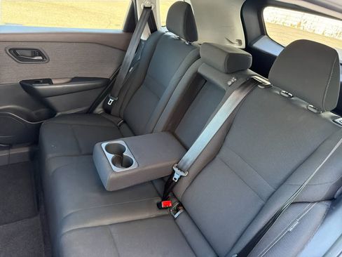 Used 2023 Nissan Rogue S image 4