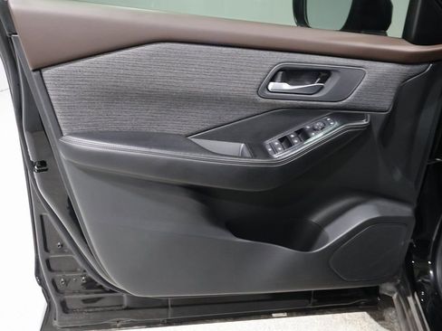 Used 2023 Nissan Rogue SV image 13