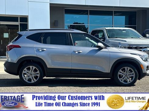 Used 2022 Kia Seltos S FWD image 3