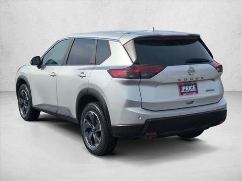 Used 2024 Nissan Rogue SV image 8
