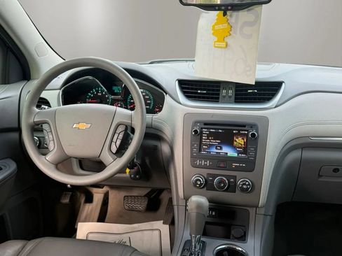 Used 2014 Chevrolet Traverse LS FWD image 14