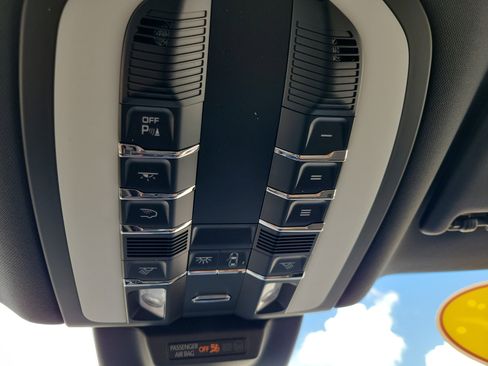 Used 2024 Porsche Macan S AWD/4WD image 19