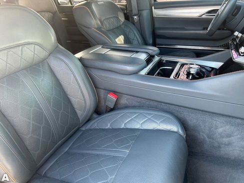 Certified 2022 Jeep Grand Wagoneer Series III w/ Flexible Seating Group AWD/4WD image 11