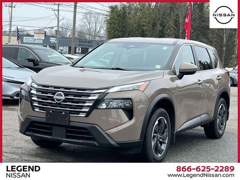 Used 2024 Nissan Rogue SV image 4