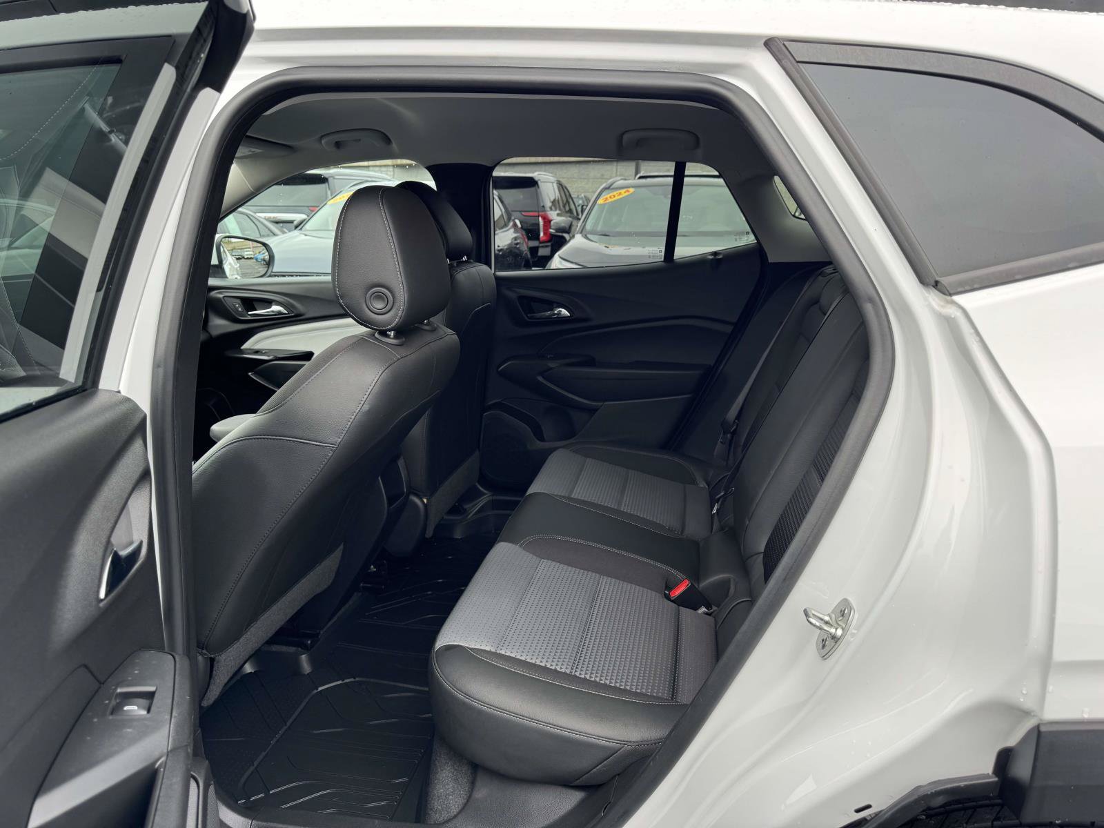 Used 2024 Chevrolet Trax LT FWD image 21