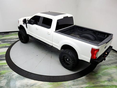 Used 2017 Ford F250 Lariat w/ Lariat Ultimate Package AWD/4WD image 33