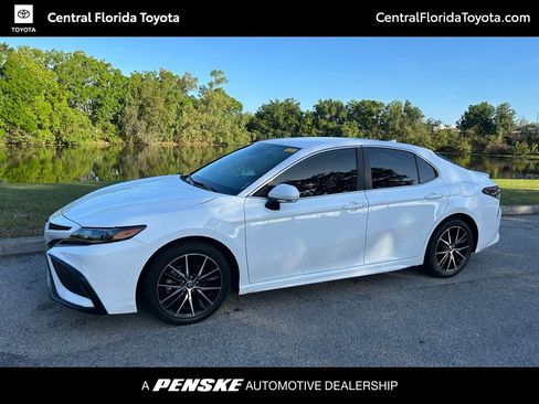 Used 2024 Toyota Camry SE image 1