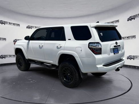 Used 2017 Toyota 4Runner SR5 AWD/4WD image 6