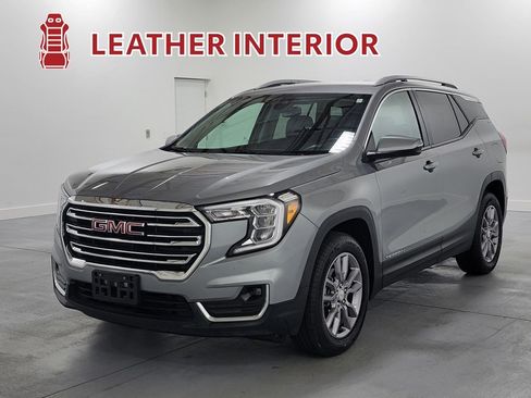 Used 2024 GMC Terrain SLT image 4