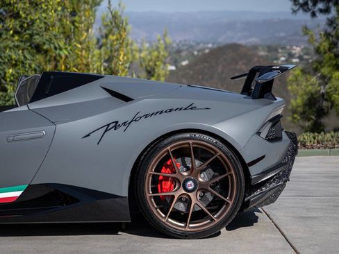 Used 2018 Lamborghini Huracan Performante image 10