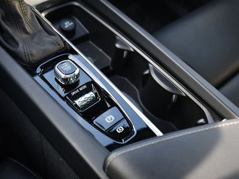 Used 2018 Volvo XC60 T5 Inscription w/ Luxury Seat Package image 35