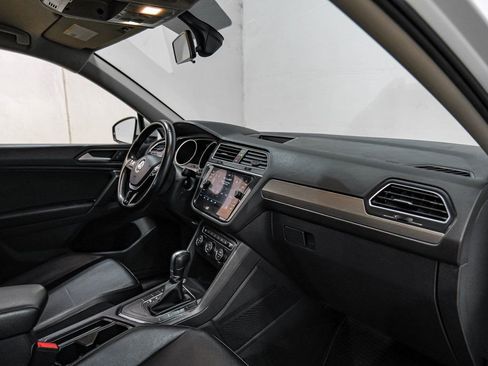 Used 2019 Volkswagen Tiguan SE image 18