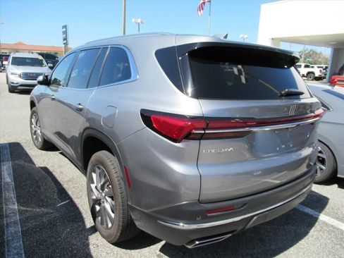 Used 2026 Buick Enclave Preferred image 3