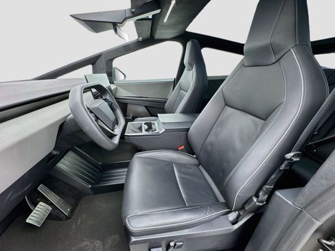Used 2025 Tesla Cybertruck AWD Crew Cab image 13