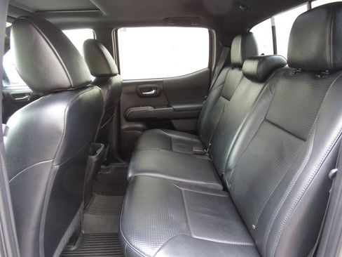 Certified 2020 Toyota Tacoma TRD Sport w/ TRD Premium Sport Package AWD/4WD image 16