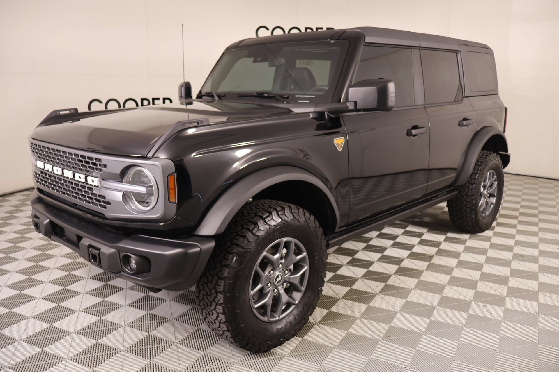 Used 2025 Ford Bronco Badlands AWD/4WD image 12
