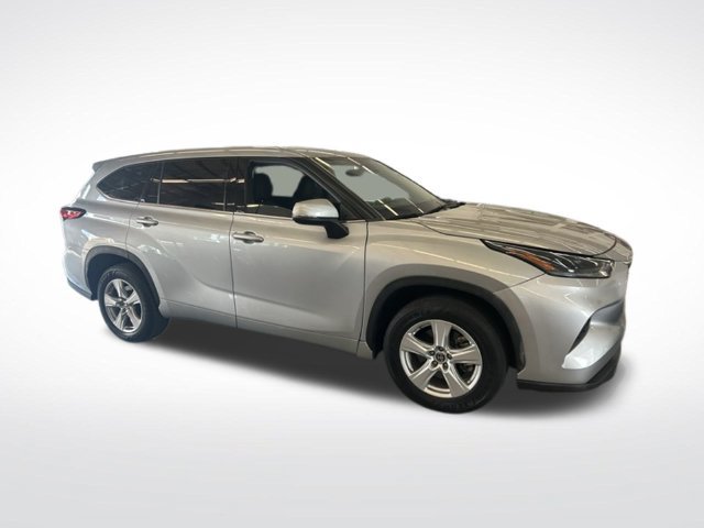 Used 2021 Toyota Highlander LE FWD image 33