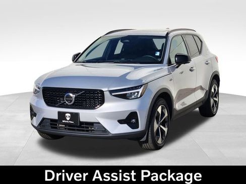Certified 2023 Volvo XC40 B5 Plus w/ Driver Assist Package image 5