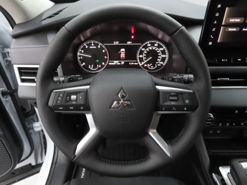 New 2026 Mitsubishi Outlander AWD image 15