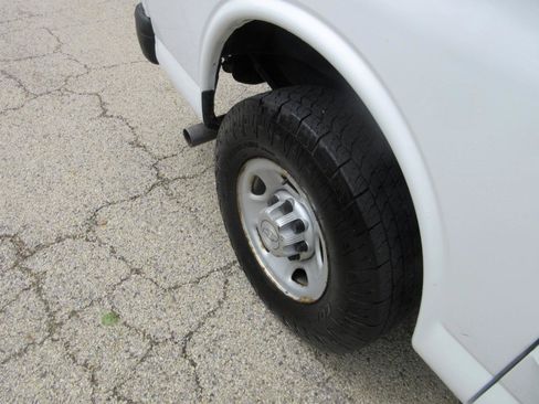 Used 2014 Chevrolet Express 2500 RWD image 19