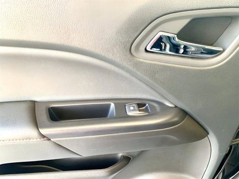 Used 2022 GMC Canyon AT4 image 18