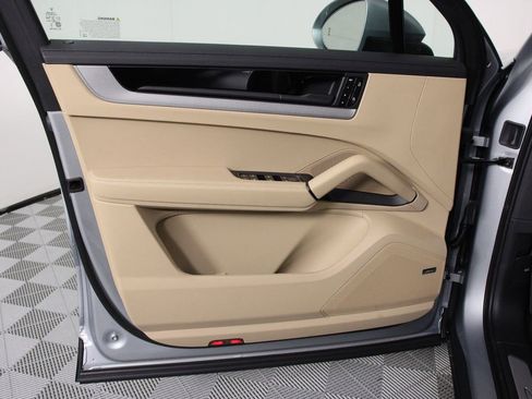 New 2026 Porsche Cayenne image 21