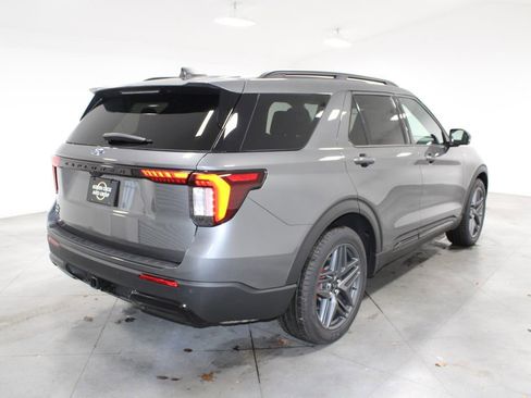 New 2026 Ford Explorer ST-Line w/ ST-Line Street Pack image 8