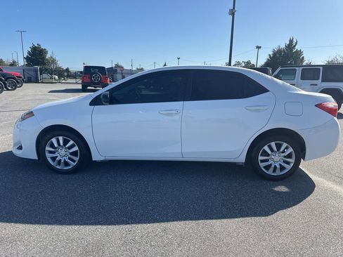 Used 2019 Toyota Corolla LE image 9