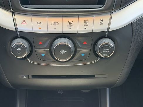 Used 2020 Dodge Journey SE w/ SE Popular Equipment Group FWD image 15