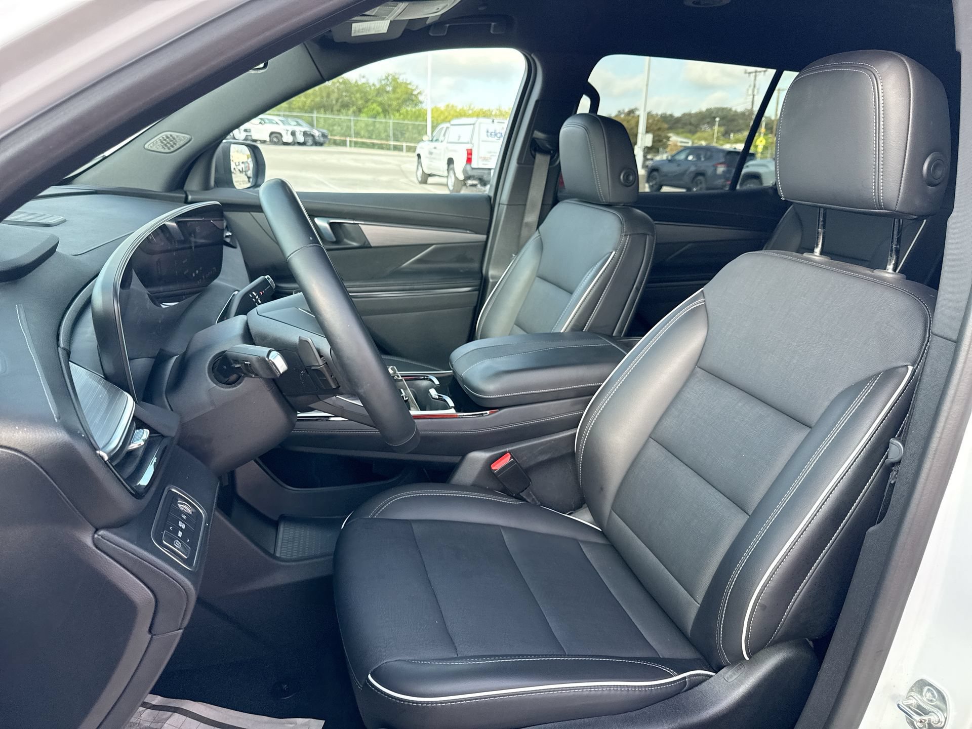 Used 2025 Buick Enclave Preferred FWD image 13