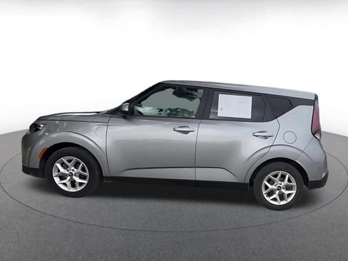Used 2025 Kia Soul LX w/ LX Technology Package FWD image 9