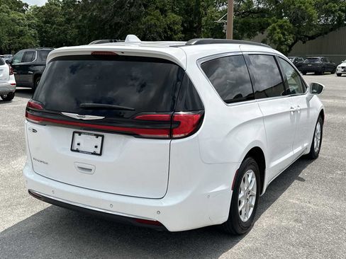 Used 2022 Chrysler Pacifica Touring-L w/ Uconnect Theater Family Group FWD image 8