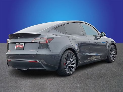 Used 2025 Tesla Model Y Performance image 4