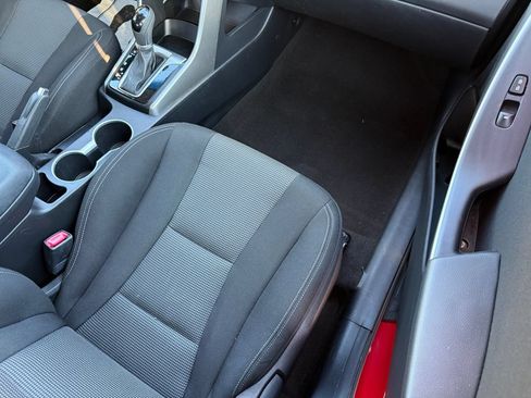 Used 2014 Hyundai Elantra GT FWD image 32