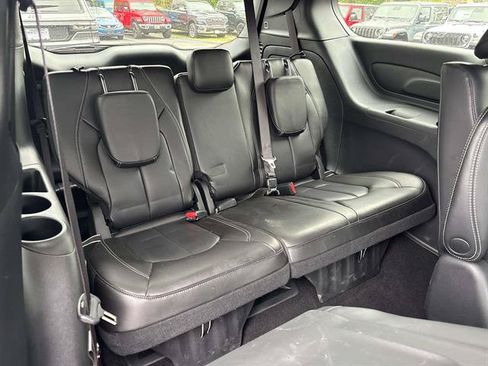 Used 2023 Chrysler Pacifica Touring-L w/ S Appearance Package FWD image 17