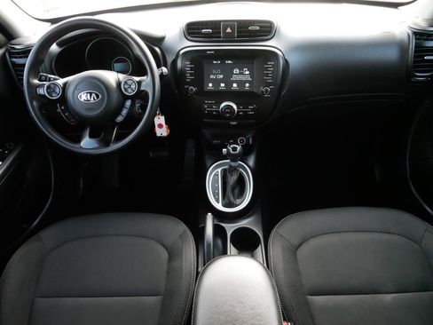 Used 2018 Kia Soul + image 10