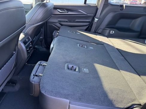 New 2025 Jeep Grand Cherokee Altitude image 40