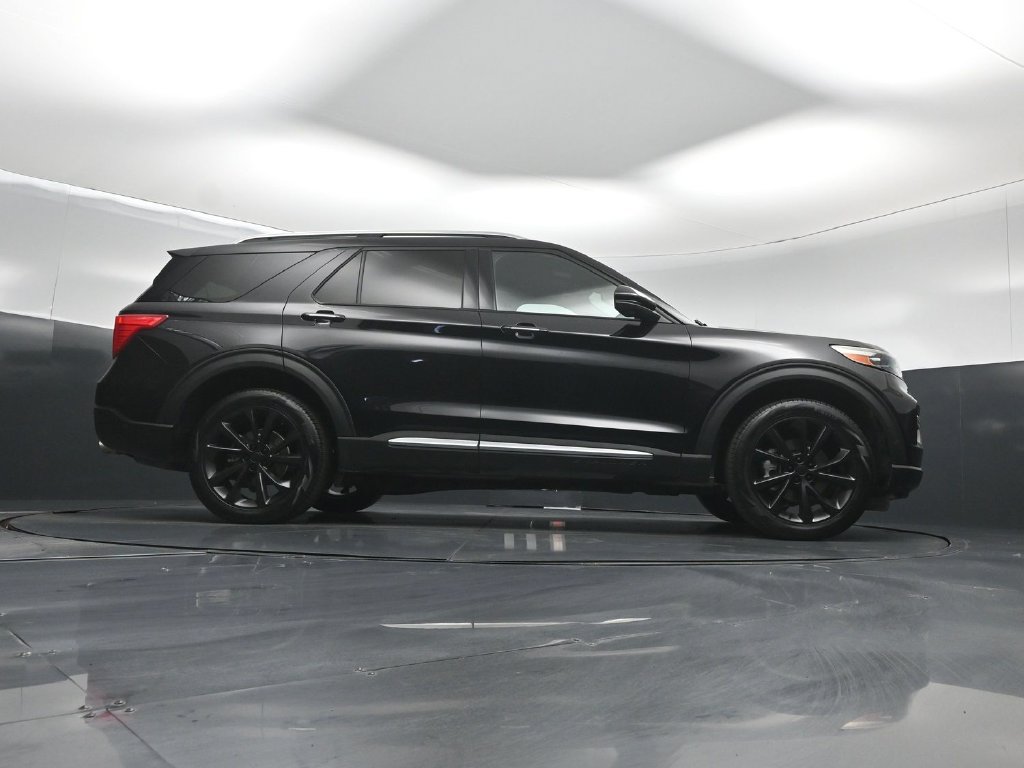 Used 2022 Ford Explorer Platinum w/ Equipment Group 601A AWD/4WD image 48