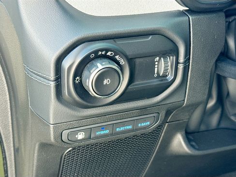 Used 2024 Jeep Wrangler Unlimited Sahara AWD/4WD image 10