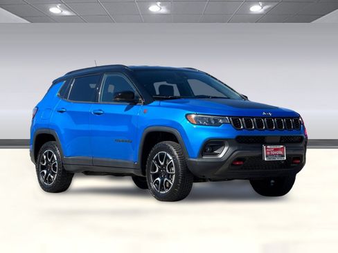 Used 2025 Jeep Compass Trailhawk AWD/4WD image 7