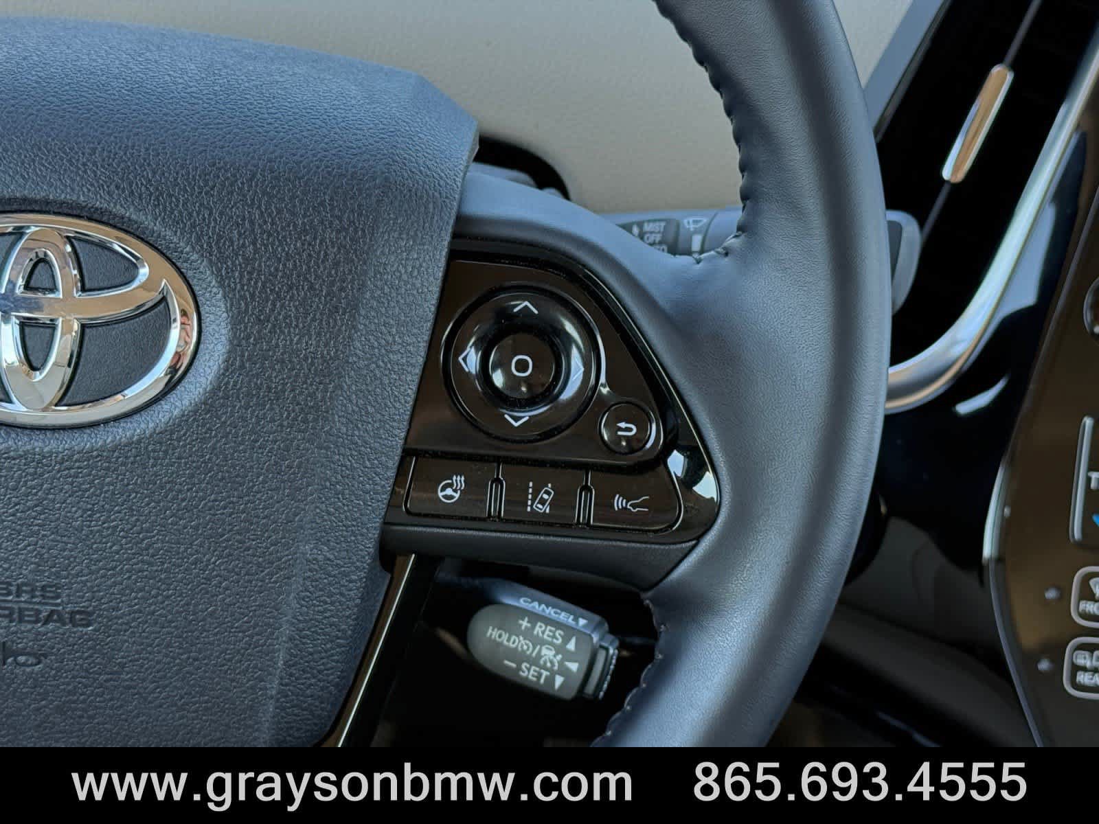 Used 2022 Toyota Prius Limited w/ Premium Convenience Package FWD image 22