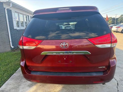 Used 2014 Toyota Sienna Limited w/ Limited Premium Package FWD image 9