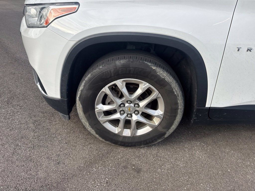 Used 2019 Chevrolet Traverse LT FWD image 14
