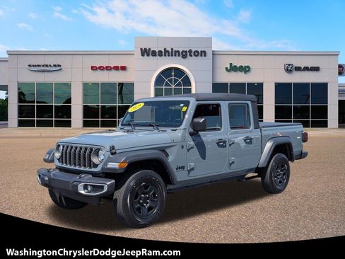 Used 2025 Jeep Gladiator Sport AWD/4WD image 1