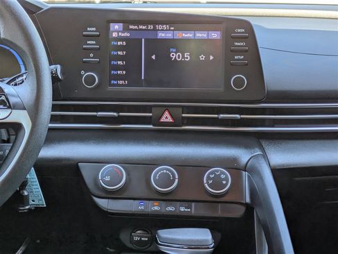 Used 2024 Hyundai Elantra SE image 17